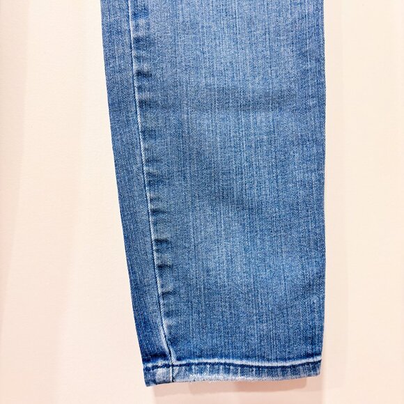GUESS Brittney Light Wash Low-Rise Skinny Jeans | Size 26* - Picture 7 of 11